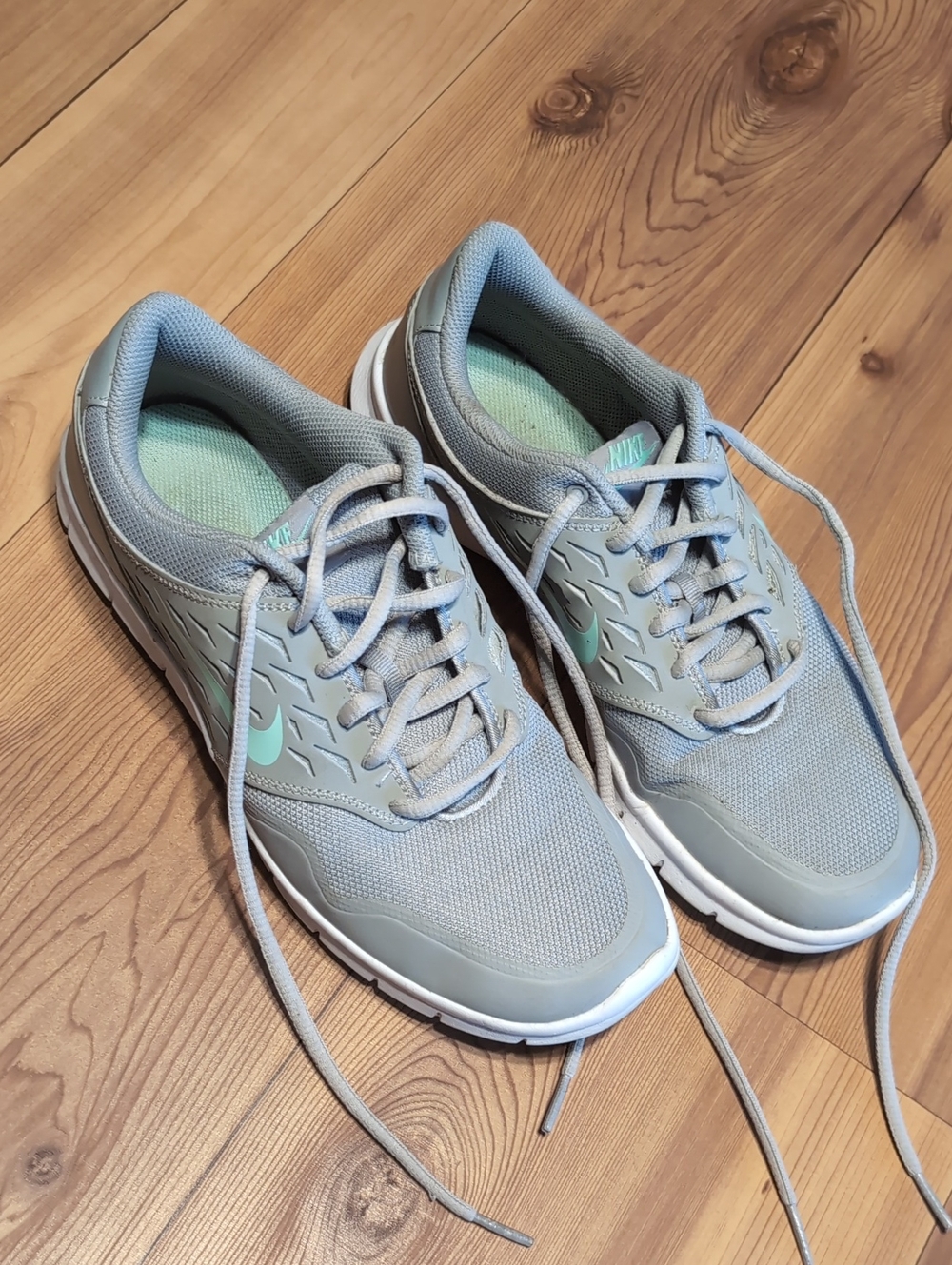 Nike Women's Orive Running Shoes - Light Gray Sneakers with Mint Accents